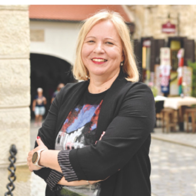 IKIC BANICEK, KRISTINA